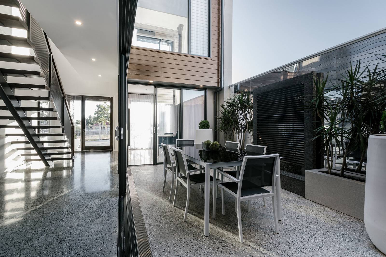 门窗一线品牌提醒你，门窗改造这些坑，千万别掉！